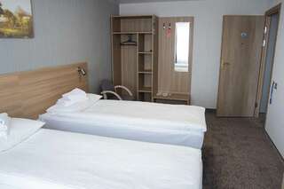 Гостиница Амакс Полярная Звезда Новый Уренгой Номер эконом с 2 односпальными кроватями-2