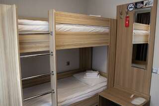 Гостиница Амакс Полярная Звезда Новый Уренгой Номер эконом с 1 двухъярусной кроватью-1