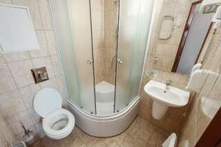 Гостиница Амакс Полярная Звезда Новый Уренгой Номер стандарт с 2 односпальными кроватями-3