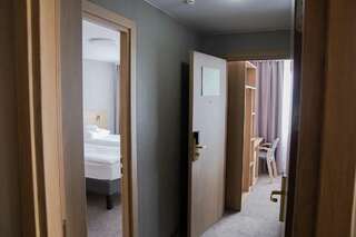 Гостиница Амакс Полярная Звезда Новый Уренгой Номер эконом с 2 односпальными кроватями-4