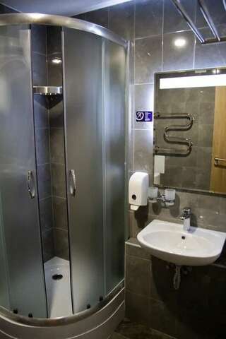 Гостиница Амакс Полярная Звезда Новый Уренгой Номер эконом с 1 двухъярусной кроватью-4